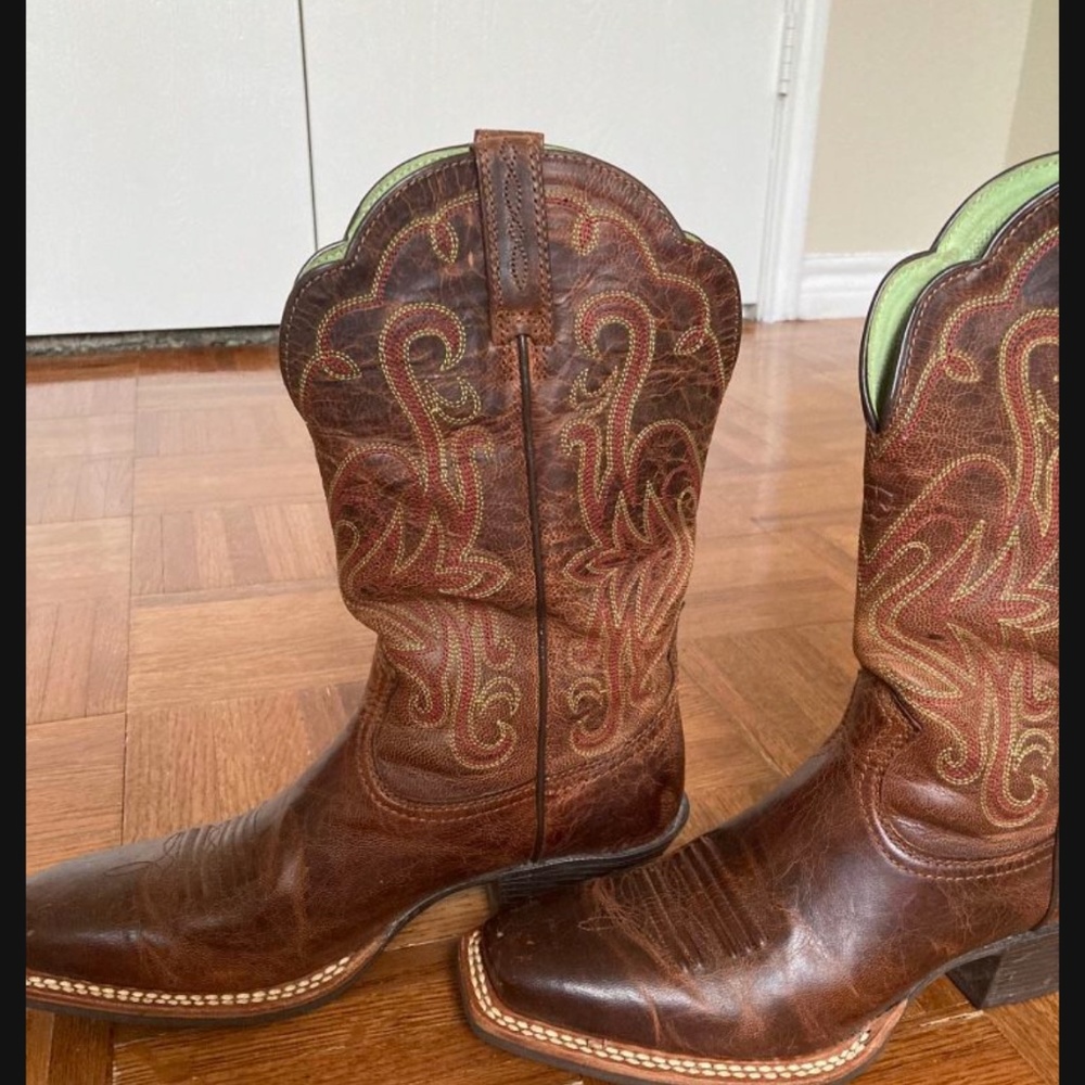 Ariat cowgirl boots